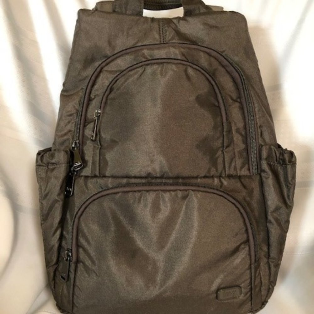 Lug Hatchback